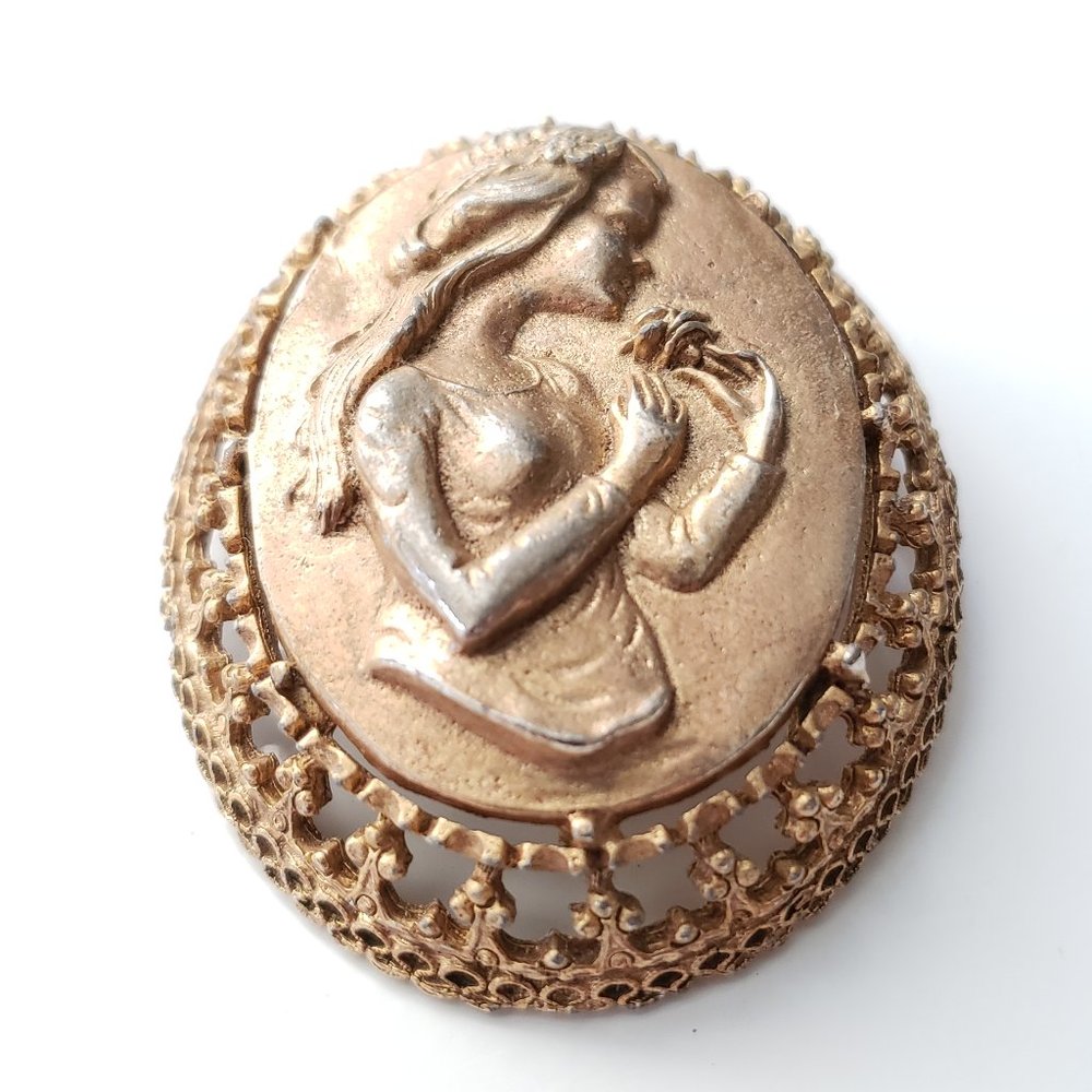Vintage Cameo Brooch